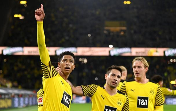 躲进你的身体|3-2!德甲5.9亿豪门拒绝爆冷,1.3亿巨星91分钟绝杀,带队升榜首