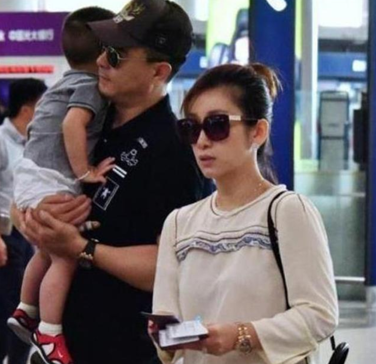 杜淳|5年前，36岁秦海璐冒险生下一个“巨婴”，孩子如今成了这样