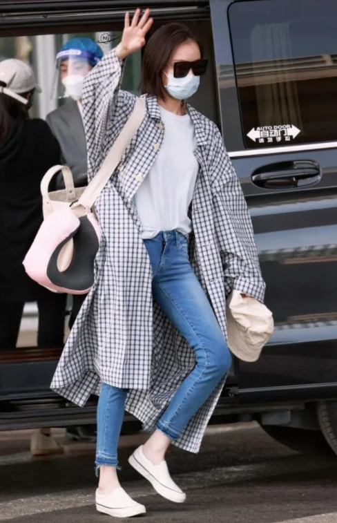 穿衣搭配|“高级女王”倪妮,私服穿搭真的好惹眼,人群中也能很高级