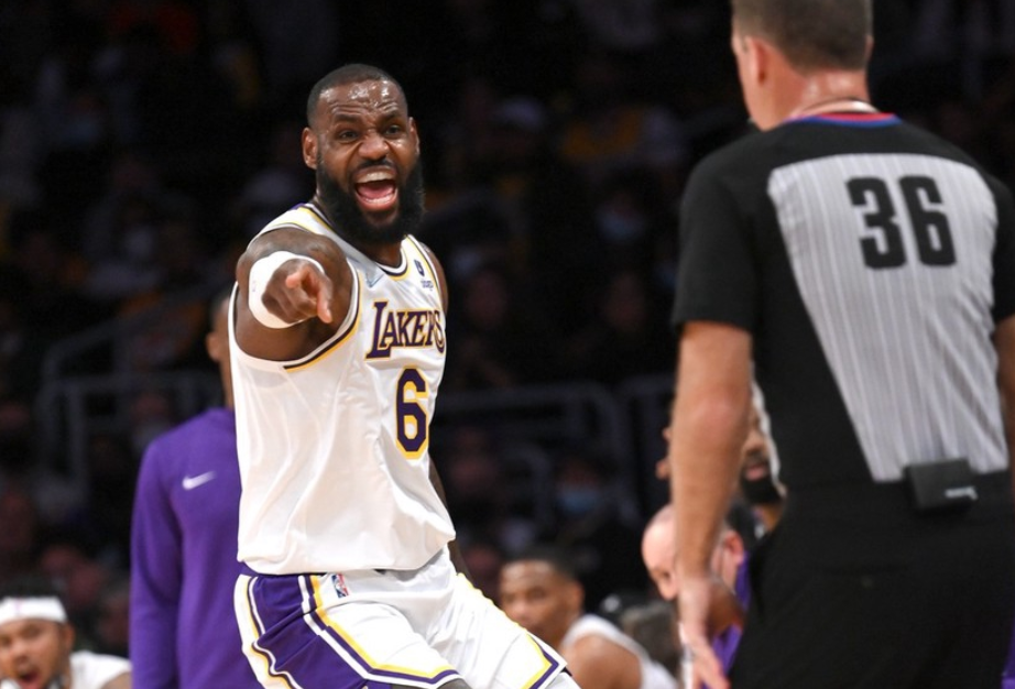 沃格爾|湖人贏球后，老詹刷新紀錄并發(fā)聲，濃眉抱怨太累，沃格爾盛贊老詹