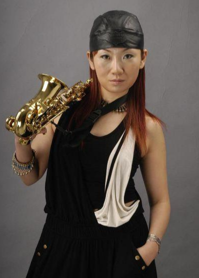 李玉刚|李玉刚走红后抛弃糟糠之妻，如今成为国外高官女婿！