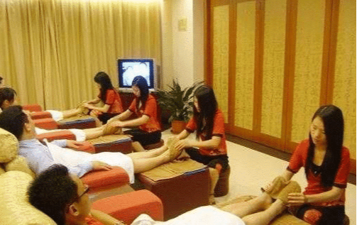 动物庄园|玩的好的女生送我一个娃娃里面居然有窃听器,我该不该报警?