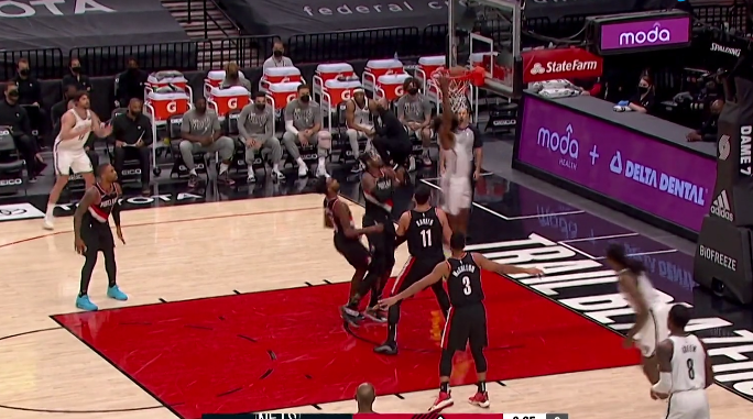 詹姆斯·哈登|太拼了！哈登帶傷出戰雙手暴扣，急停假動作將利拉德晃到底線