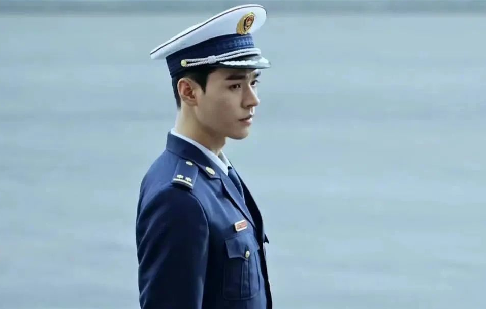 龚俊|电视剧《你好火焰蓝》,龚俊演得蛮好的,声音也蛮自然的