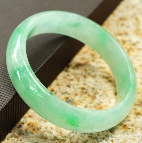 翡翠|什么是豆种翡翠?对于翡翠的品种,你都知道哪些?