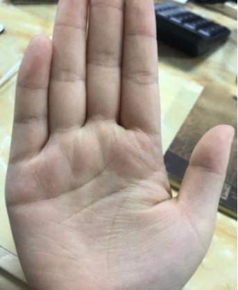 玄何师傅风水|这种手相的人，说话直来直去，很容易遭小人记恨