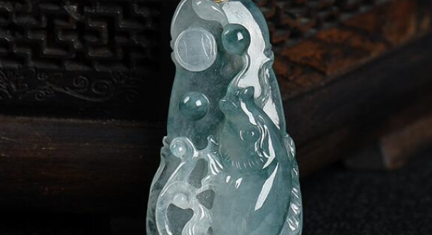 |都是翡翠雕刻的作品,为什么效果有这么大差别,到底在于什么呢?