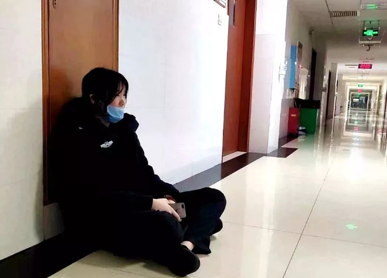 |18岁女子一个月20次“718”，确诊肝癌，医生怒斥：这孩子是亲生的？