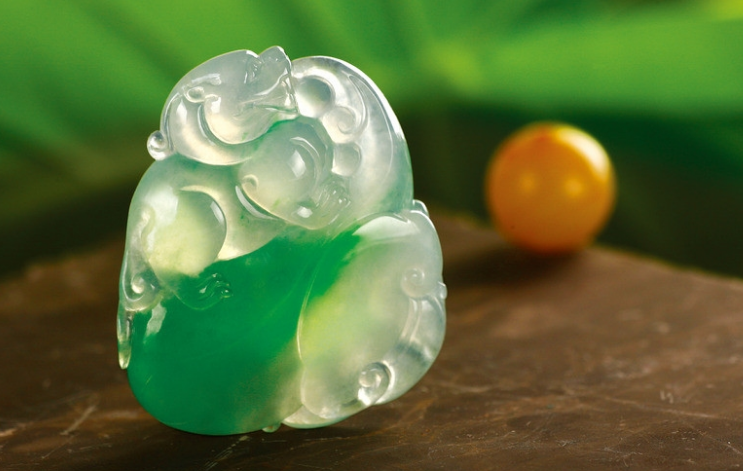 |新人如何买翡翠，才不容易被骗？有经验的人教你三招