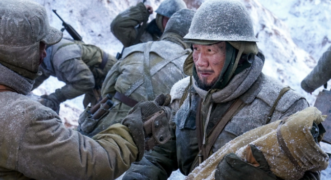 长津湖|长津湖：片中最展示敌我双方武器装备悬殊的细节，其实不在战场上