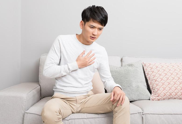 肺癌|?肺癌并非悄无声息！专家坦言：头部若有4种表现，或是癌细胞苏醒，别大意