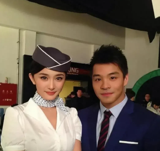 赵丽颖|精修图惊艳，抓拍生图绝绝子，怎么会有人颜值如此抗打？