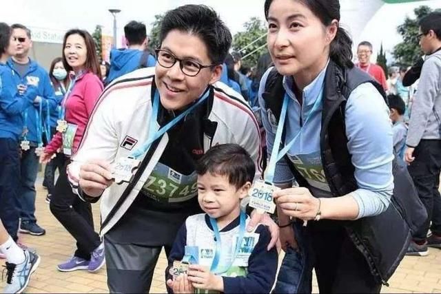 郭晶晶|郭晶晶公公晒晚餐，网上引发极大争议，网友：真没我家吃的好