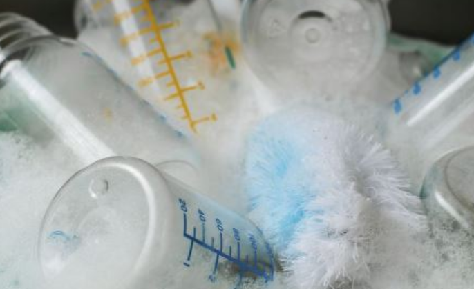 雷二有料|不要再随便清洗奶瓶了,这会影响孩子的健康,请各位宝妈认真起来