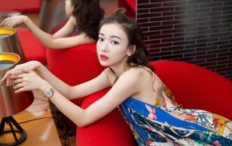 吴谨言|6个助理30个保镖，她因排场过大被央视点名，事后依旧我行我素