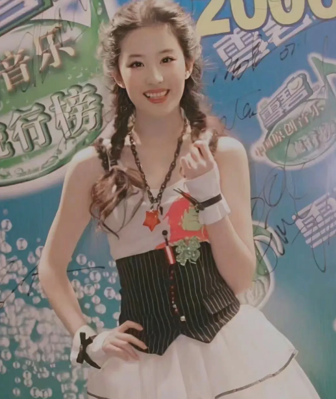 刘亦菲|绝了！刘亦菲仙起来堪比仙子，活泼起来让女团无路可走