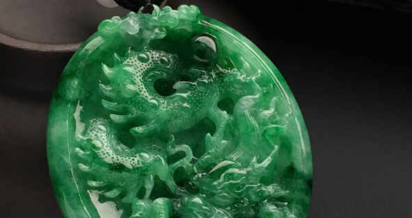 翡翠|为何几百块钱的原石根本就没价值?买来也切不涨,不如停止消费!