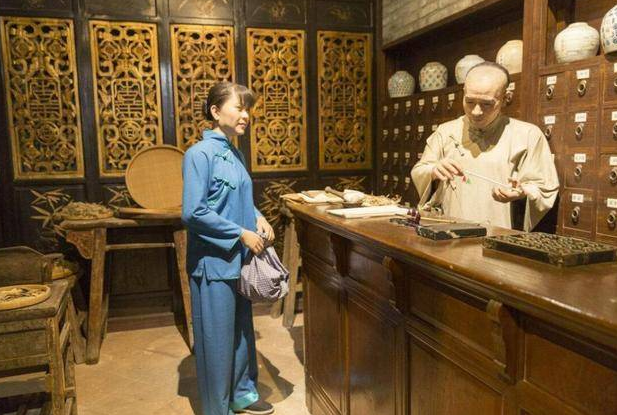 老话说：“穷不碰三艺，富不亲三人”，其中有怎样的道理？