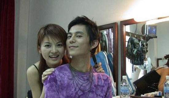 何炅|出道二十多年,46岁的何炅至今单身?看到他的三段情史,我闭嘴了