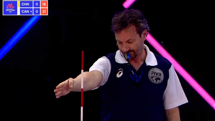 姚迪|郎平無奈了！王夢潔和姚迪聯(lián)手上演名場面，加拿大主帥都笑了