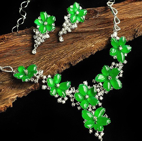 翡翠|如何鉴别翡翠是否染色？仅仅只需要三步，新手朋友学起来