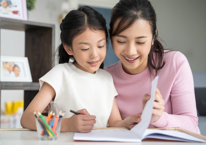 雷九趣说|给孩子写上关心的问题,励志的格言,可以表达对孩子的一种在乎