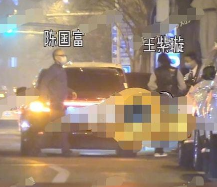陈国富|29岁女演员,被拍到深夜跟导演回家后,又被拍到与外国男子带小孩