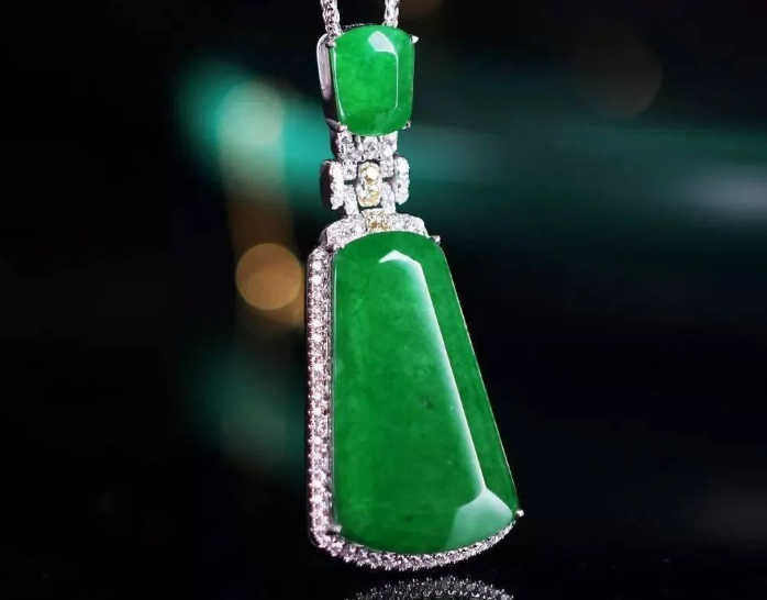 翡翠|翡翠饰品也有假货，你知道A货和B货的区别吗？一起来学习一下吧