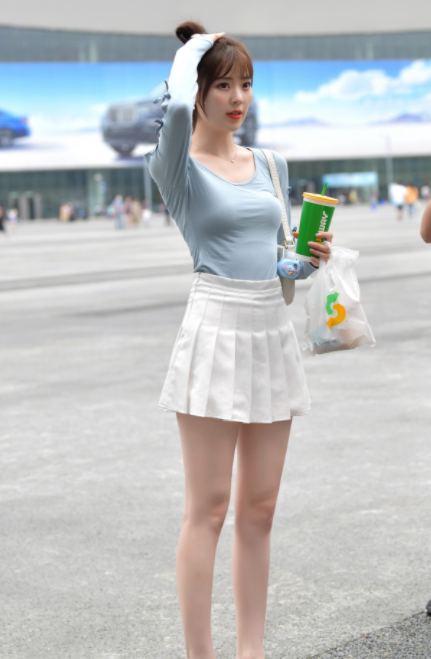 花团锦簇 春天别老穿连衣裙，试试灵活搭配的半身裙，更能体现时尚品味