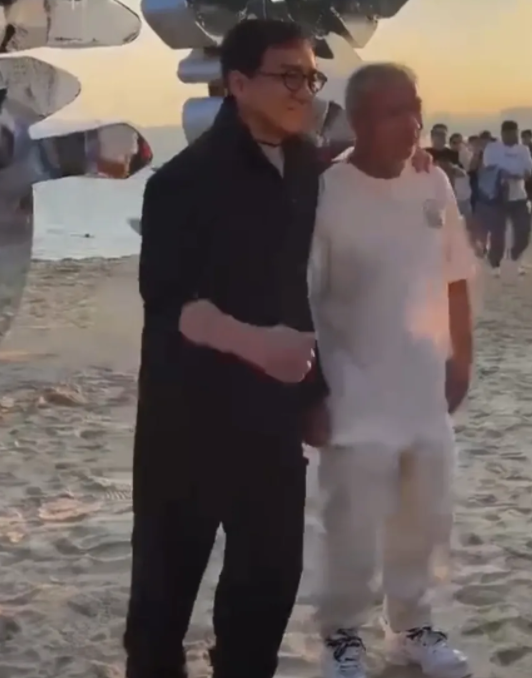 吴卓林|“小龙女”吴卓林街头吃三明治，十分落魄，廉价宾馆也住不起了？