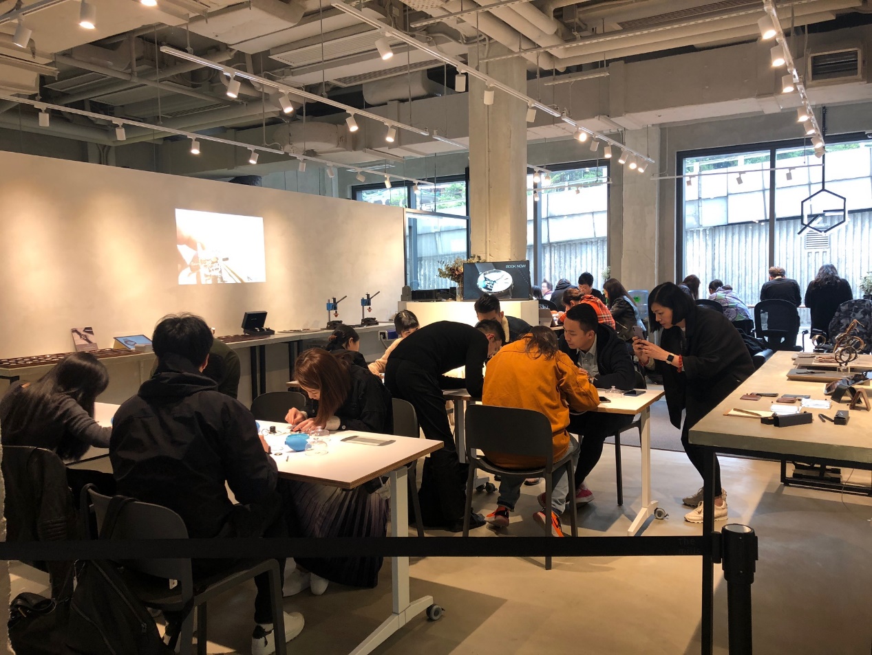 招聘|自恋者如何快速攀登职业阶梯