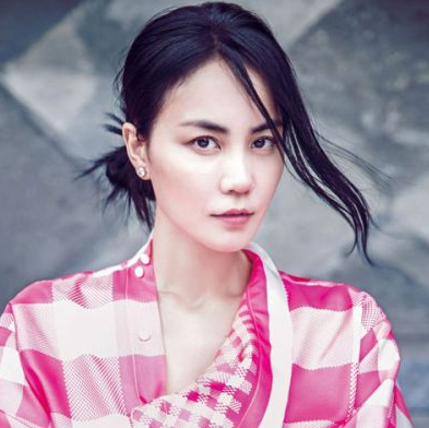 王菲|王菲到底有多撩人？当看到她的真实身材后，网友：难怪谢霆锋念念不忘！