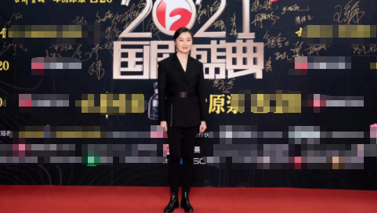 明星|国剧盛典上，3位没有选择隆重的礼服的女明星，反而轻松吸引目光