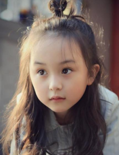 陆子艺|4岁出道6岁巅峰上春晚，14岁“长残”被骂出国，如今回归大变样