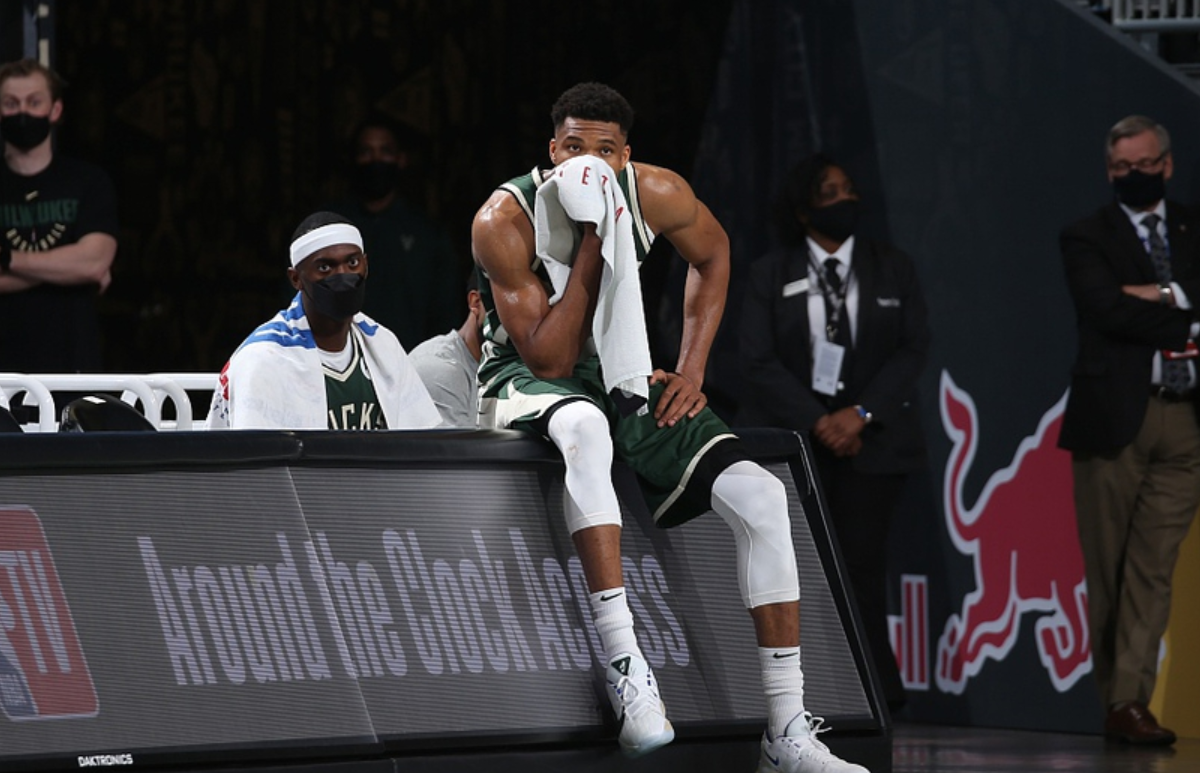 广州队|13中6，14中0，心态崩了！你和老詹差距越来越大，联盟也失去耐心