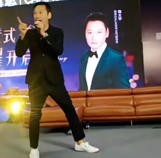 陶大宇|老演员纷纷跑去直播带货时，58岁的陶大宇却另辟蹊径，太聪明了！