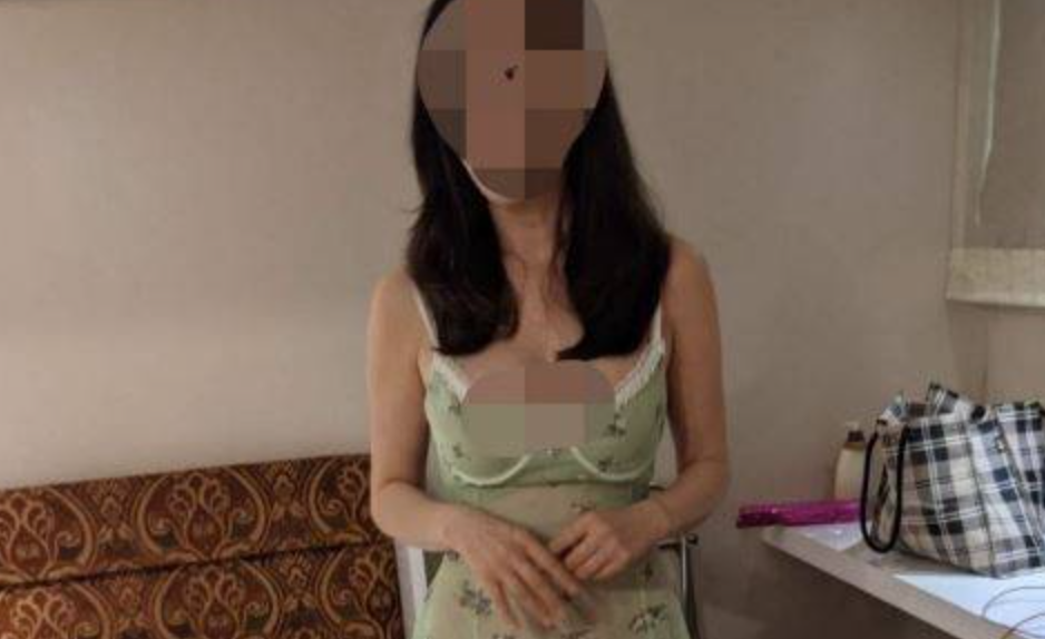 香港 58岁香港大妈冒充28岁清秀女子，男子消费后报复检举