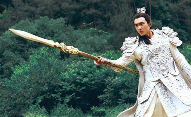 先秦|古代的“枪”杆是用什么制作的,不是铁棍,普通人用不起