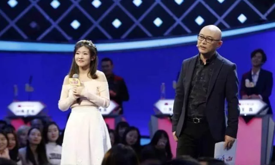 陈梦瑶|原是素人的陈梦瑶，因一档相亲节目被导演看中，外在的条件支撑起她如今的人气！