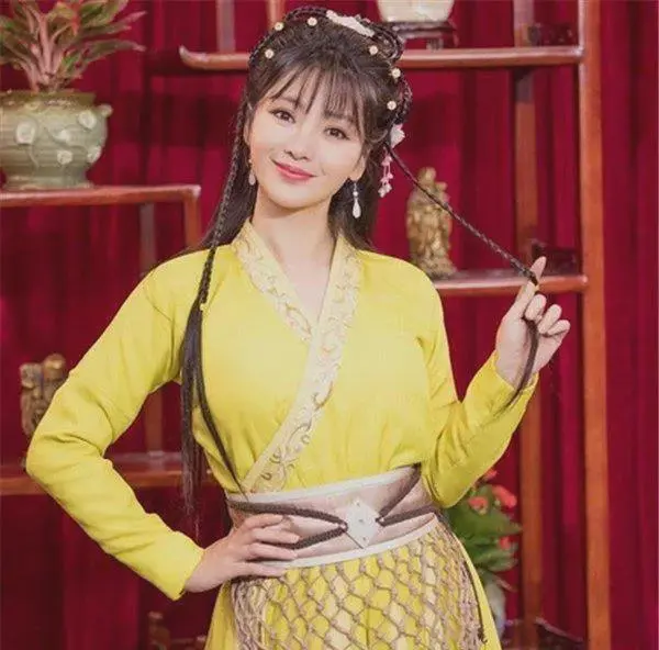 黄蓉|原来柳岩才是“黄蓉”的最佳人选，定妆照一出，朱茵周迅黯然失色