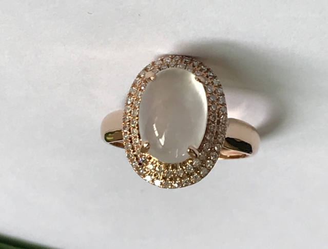 翡翠|翡翠饰品的前景非常好，价格稳定的上升，是最好的收藏投资品