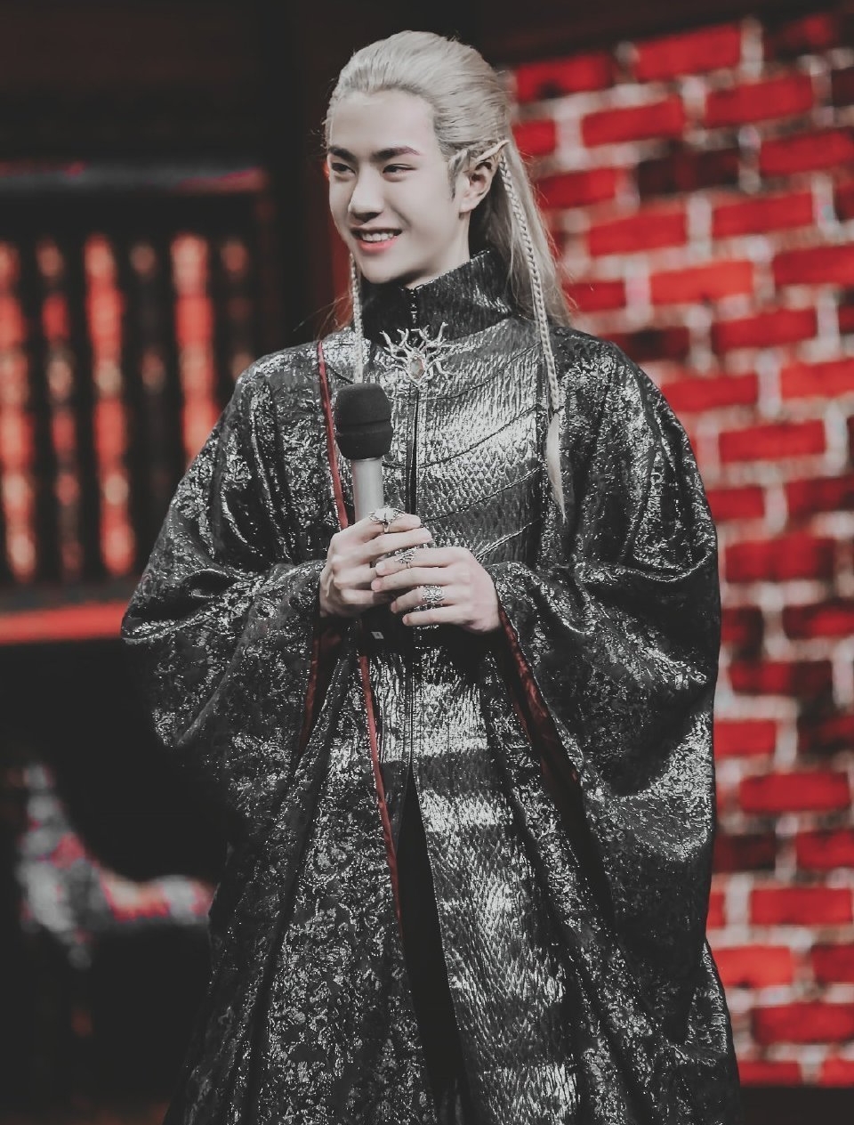 王一博|宋亚轩和王一博cos精灵王子，看到王一博的眼睛，才明白宋亚轩输哪了