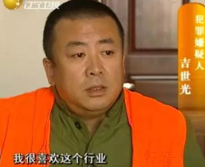 娱乐圈|史上最嚣张逃犯，逃到娱乐圈公然拍戏，拍了60多部，名字家喻户晓