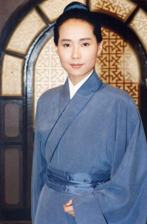 许仙|她是导演原定许仙，因戏约太多片酬低拒演，网友：后悔28年