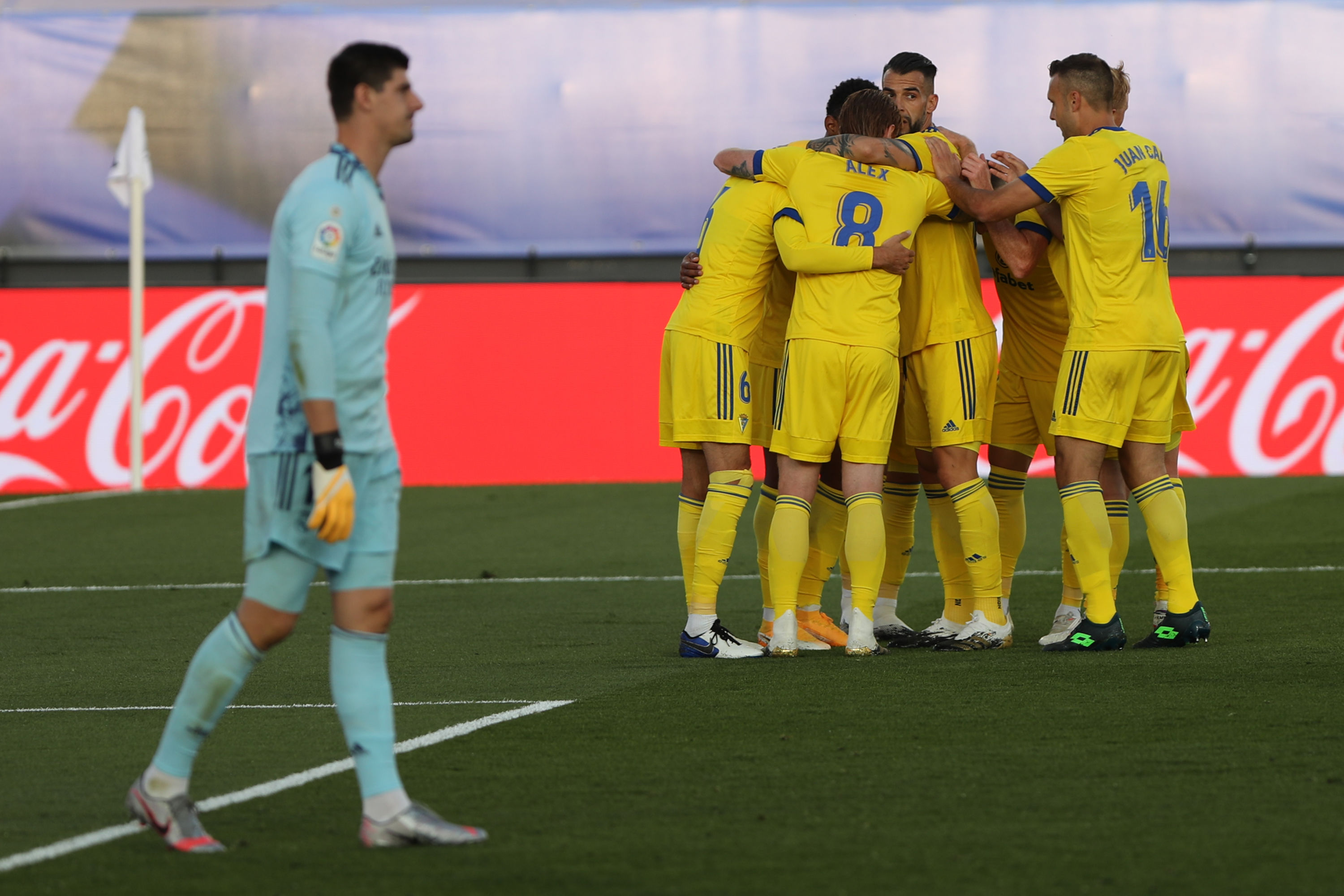 湖人队|西甲握手言和 完美收官