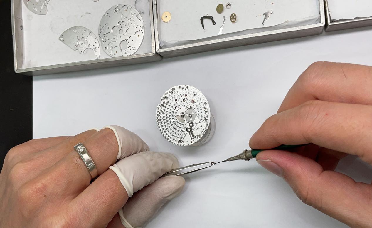 广诚表行|价值七万多的艾美匠心系列腕表,全面修复需要多少钱?