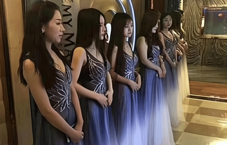 前方社会冲锋号 南京一男子在KTV消费被“宰”,服务员端茶倒水,收费2400元