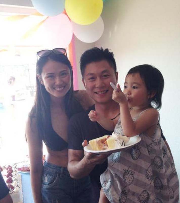 李安琪|他爱上14岁女孩，用7年时间等她长大，如今一家四口生活美满