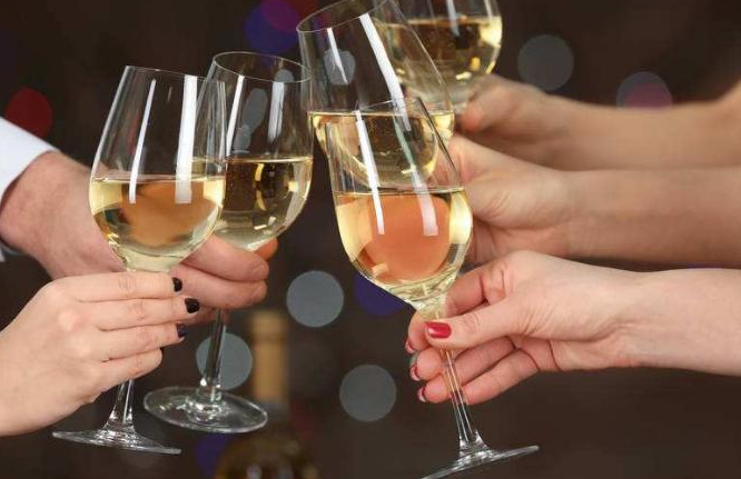 金兰中医学社|30岁女子高烧不退,确诊肝癌!警示:身体3种异常,肝毒或已“堆积如山”