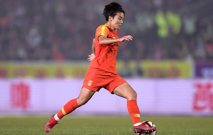 王霜|0-1到2-1！绝杀+大逆转！26岁王霜三线爆发：轰4球2助，豪取5连胜